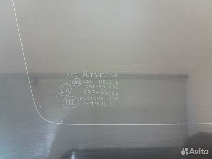 Стекло кузовное глухое левое Suzuki Grand Vitara 2