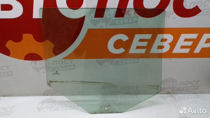 Стекло двери заднее левое Skoda Fabia cgpa 2011