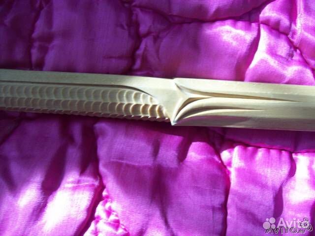 Ручной работы меч из дерева