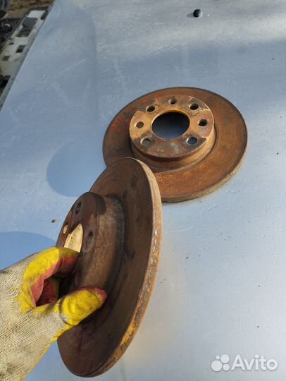 Тормозные диски передние Opel Corsa B