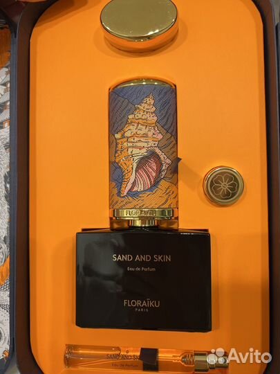 Floraiku sand and skin