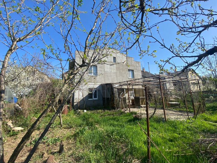 Дом 243 м² на участке 5 сот.