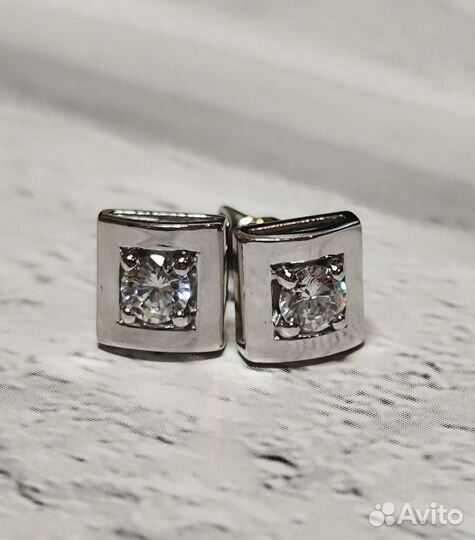 Серьги пусеты из белого золота 585 с фианитом