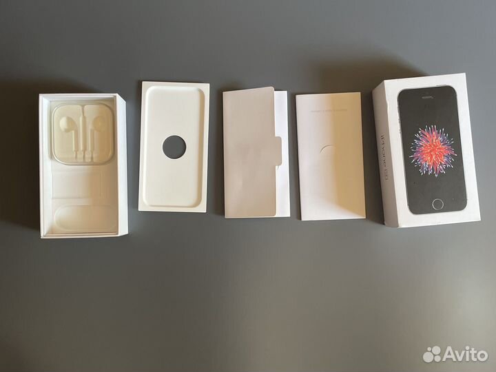 Коробка от iPhone SE