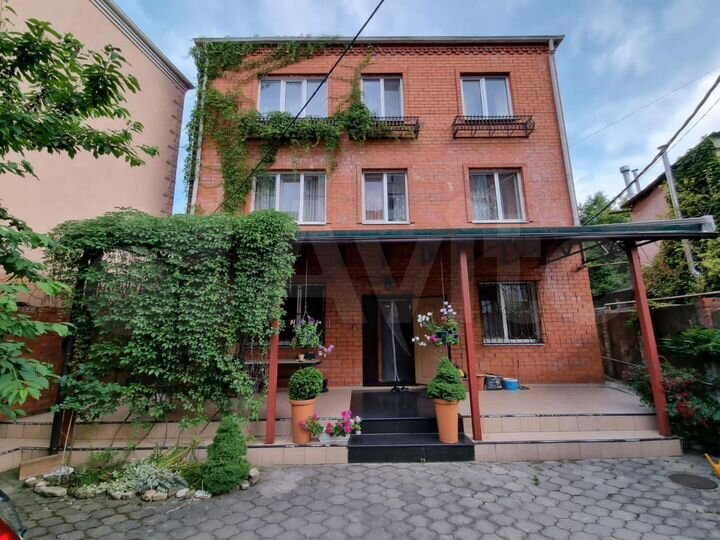 Дом 270 м² на участке 3,3 сот.