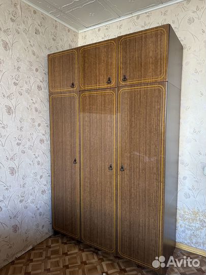 Шкаф распашной