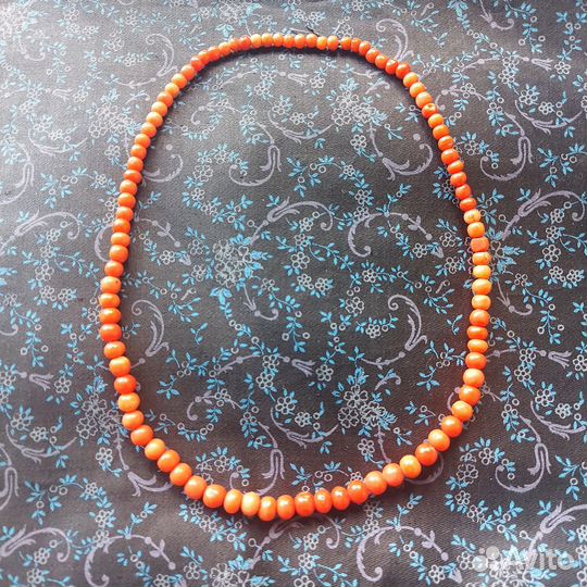 Коралловые бусы