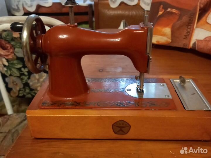Детская швейная машинка