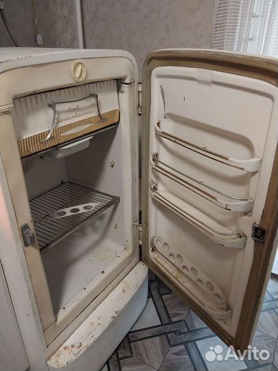 Ретро-холодильник Мир
