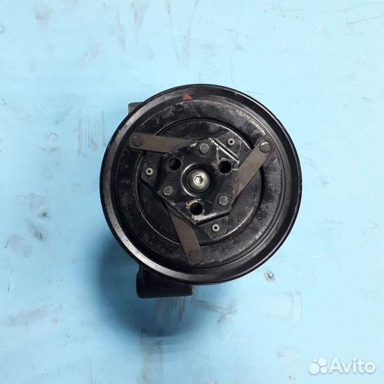 Компрессор кондиционера Nissan Primera P12E