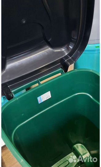 Мусорный бак на колесах