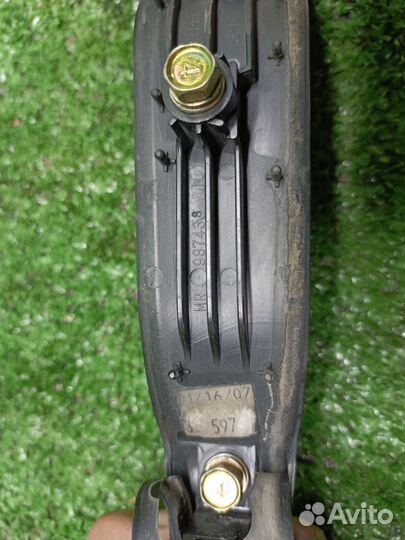 Задняя левая ручка двери Mitsubishi Galant 9