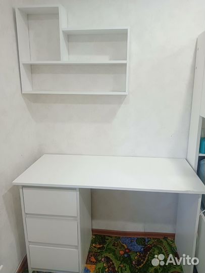 Письменный стол для школьника белый