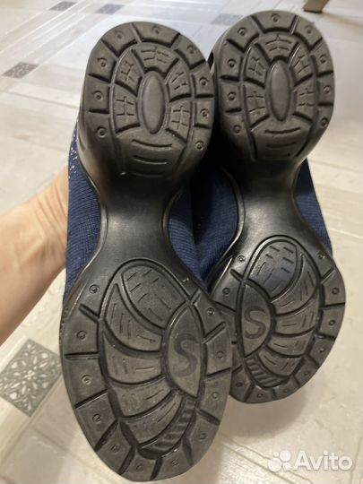 Танцевальные кроссовки разные