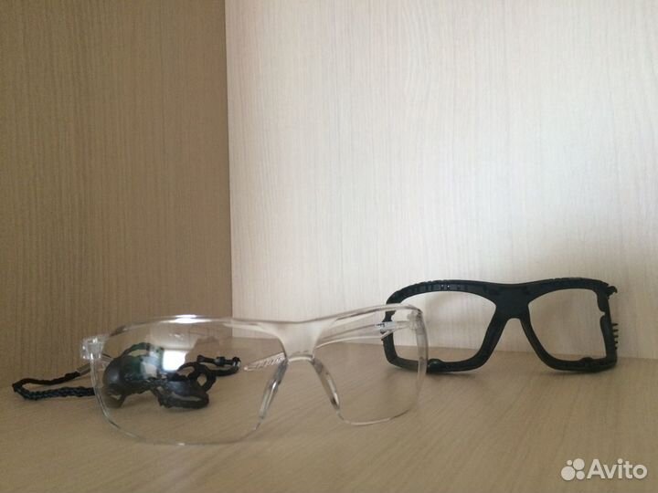 Защитные очки