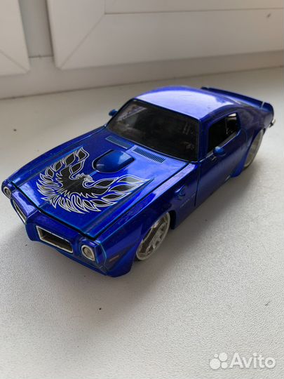 Игрушечная машина