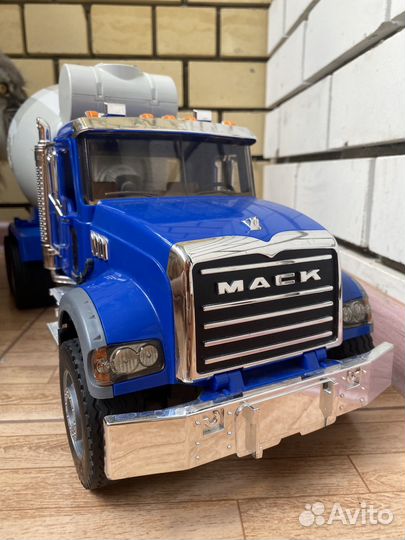 Бетономешалка Bruder Mack