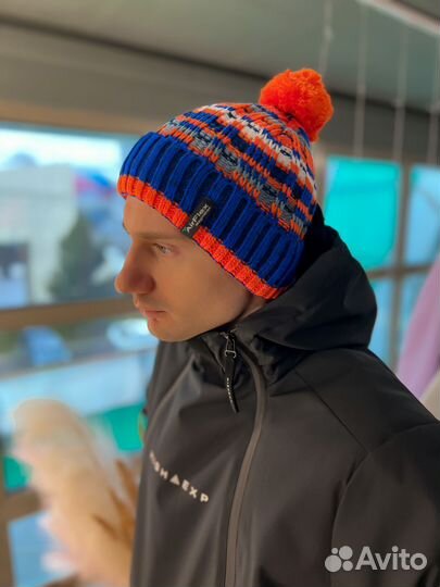 Шапка унисекс зимняя с помпоном вязанная оранжевая