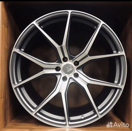 Фирменные диски R22 5x112 Audi Q8 A7 A8