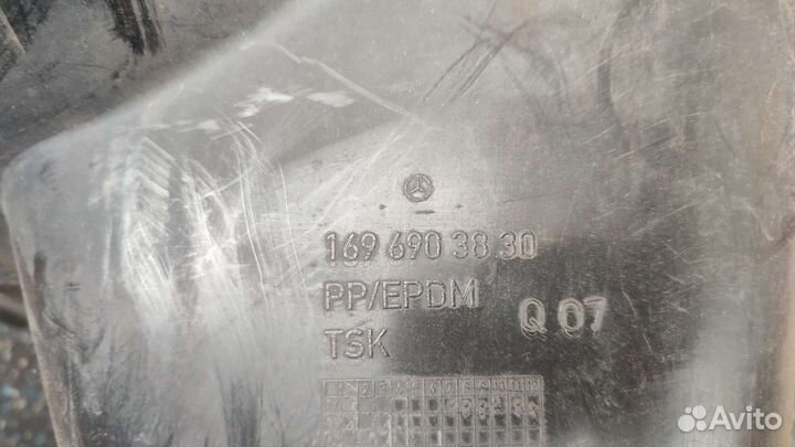 Подкрылок передний правый mercedes W245