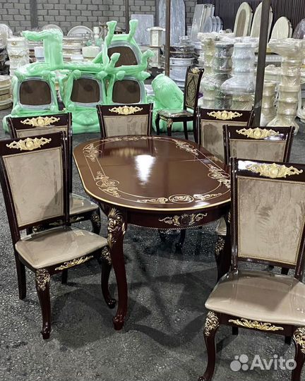 Кухонный стол и стулья