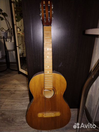 Классическая гитара шестиструнная