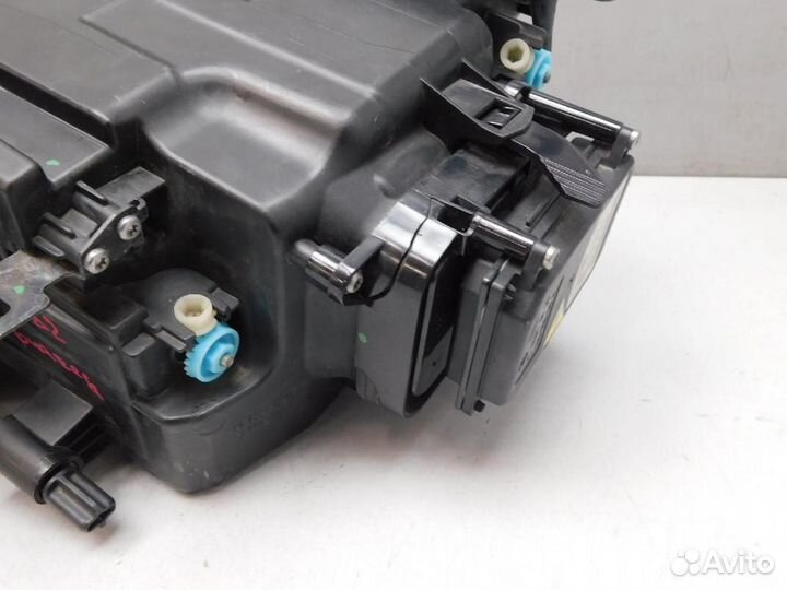 Фара правая Volkswagen Touareg