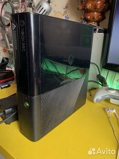 Продаю Xbox 360 E