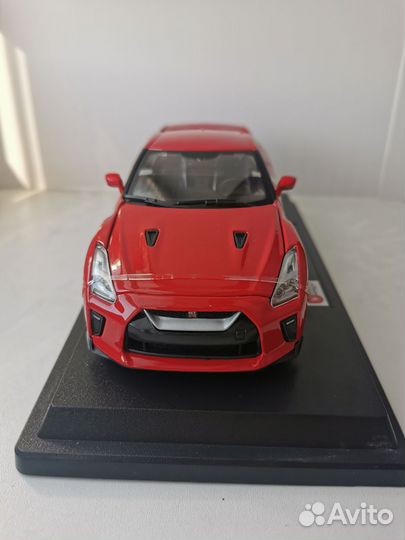 Bburago 1:24 Nissan GTR 2017