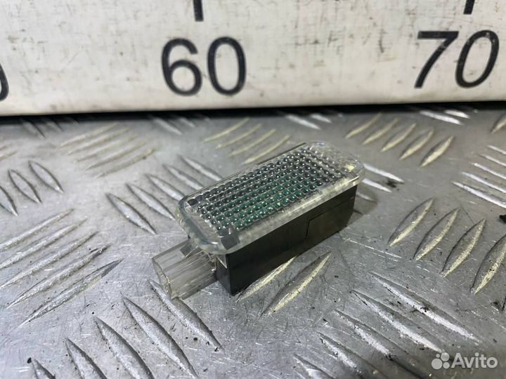 Б/У Плафон салонный Audi#002