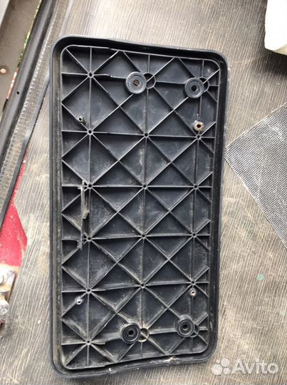 Подиум номерного знака