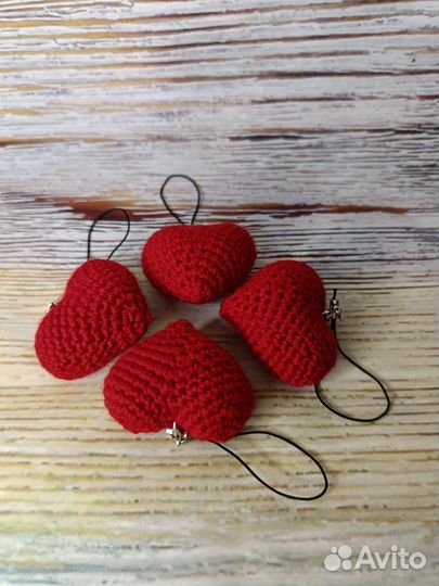 Брелоки сердечки вязаные