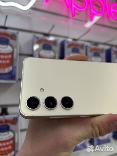 Samsung Galaxy S24, 8/256 ГБ