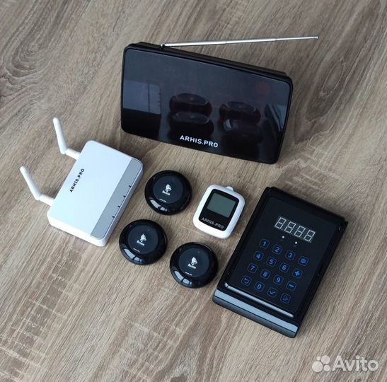 Кнопка вызова официанта, часы, табло, пуль, репите