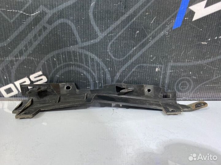 Крепление бампера заднее правое Ford Explorer U251