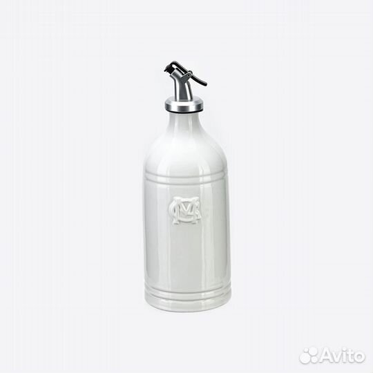 Бутылка для масла, подложка и солонка