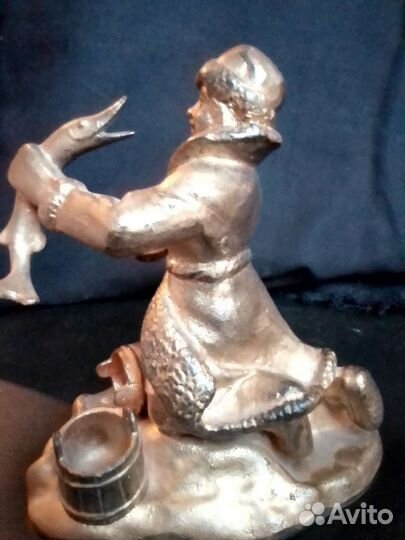 Статуэтка емеля со щукой