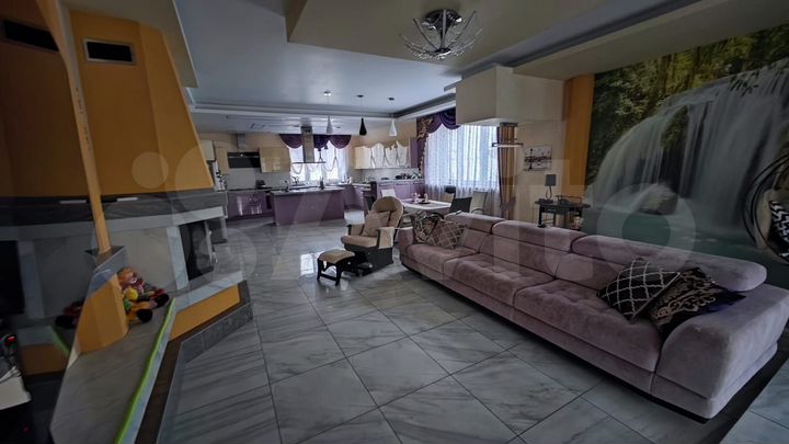 Дом 700 м² на участке 20 сот.