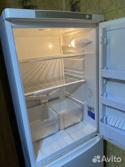 Холодильник indesit