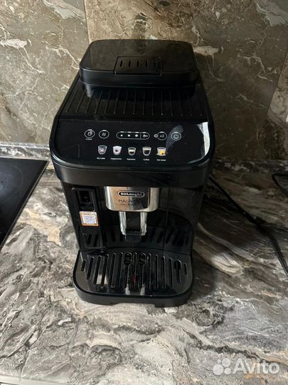 Кофемашина delonghi magnifica evo