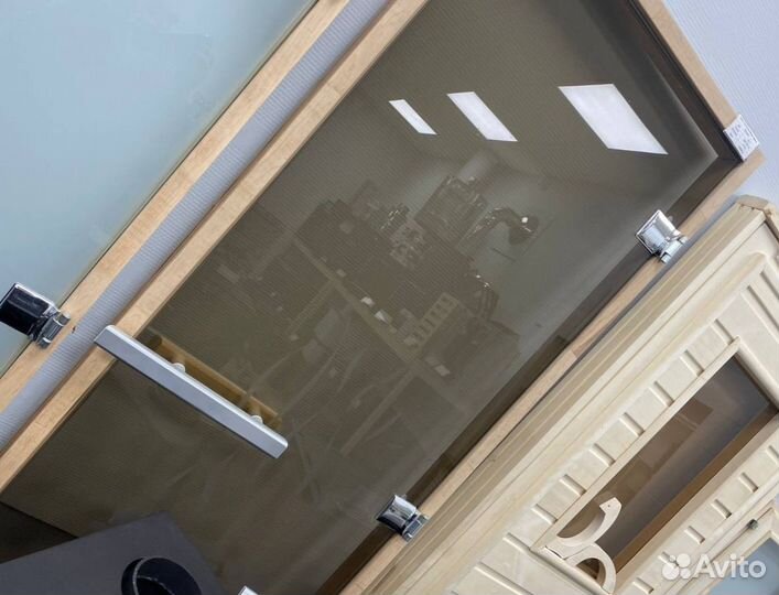 Стеклянная дверь в баню