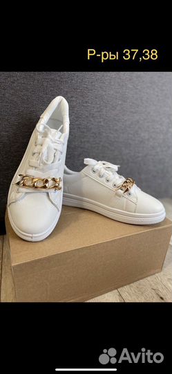 Кроссовки для девушек