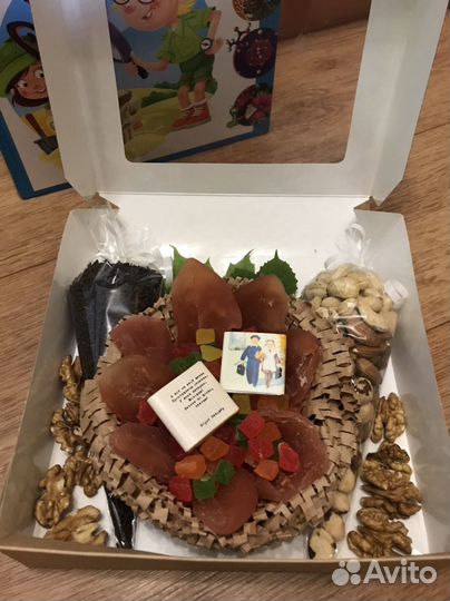 Набор к 1 сентября из орехов и чая