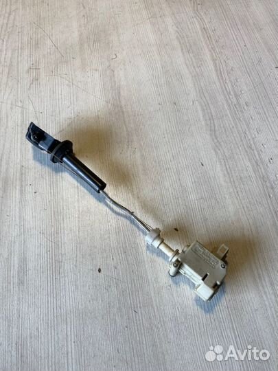 Активатор замка крышки бензобака Volkswagen Golf 5