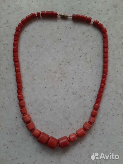 Коралловые бусы