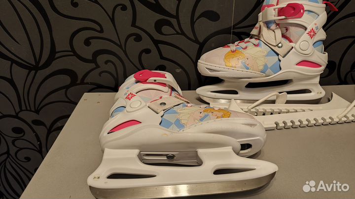 Продам коньки 31-36 Эльза)