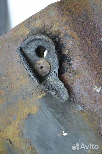 Петля решетки радиатора, левая scania R-series (01