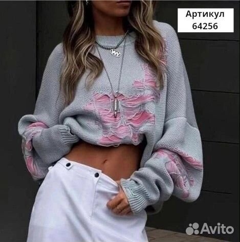 Свитер модный