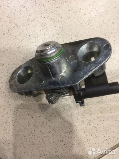 Замок крышки багажника Volvo S60 1 B5244