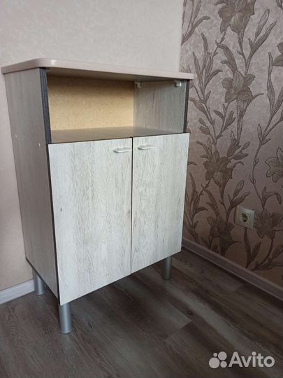 Тумба на ножках